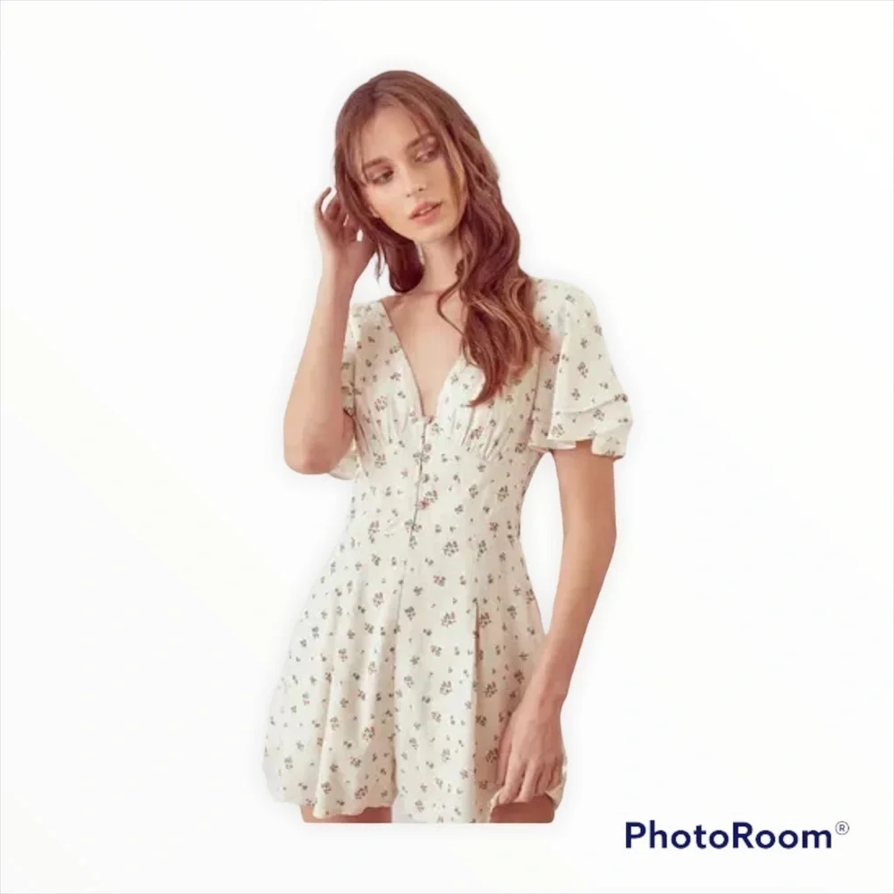 STORIA Cream Floral V-Neck Ruffle Sleeve Romper Small NWT Cottagecore